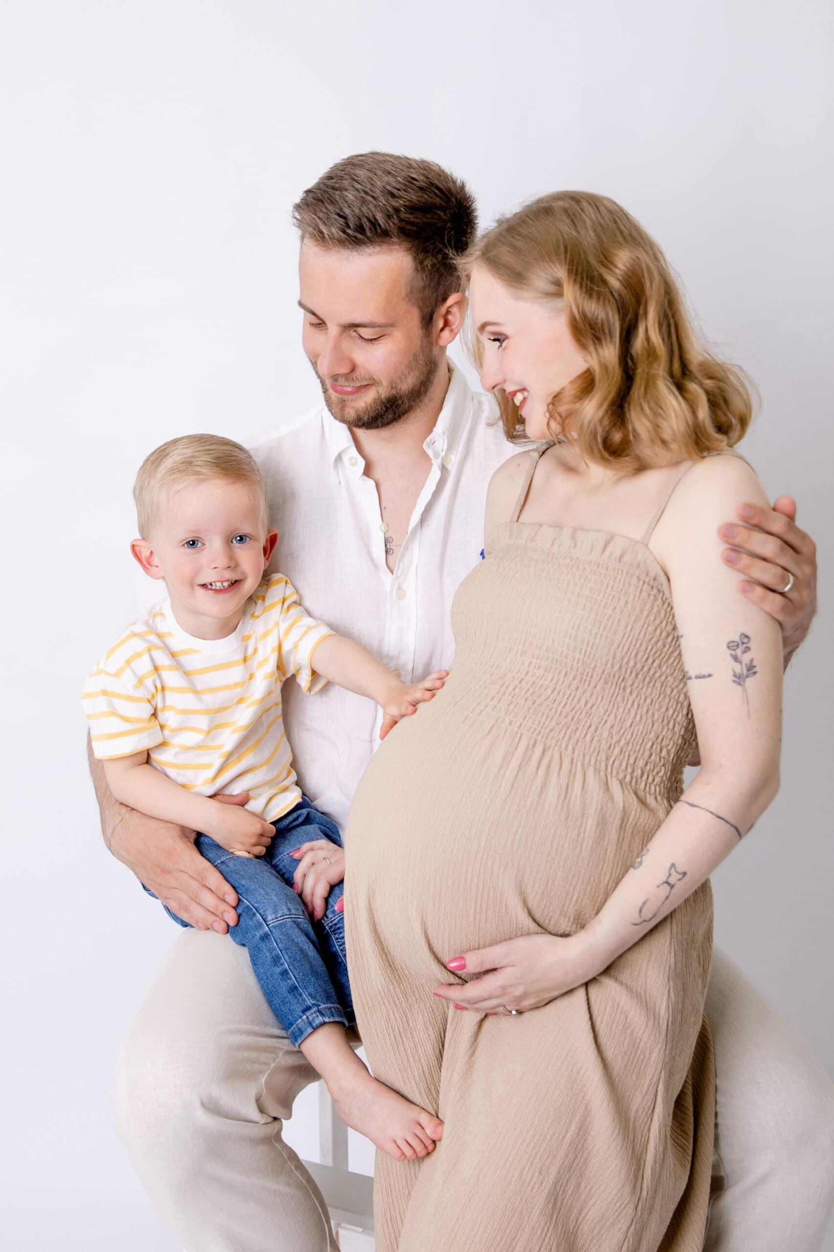 silueta-tehotenske-foceni-praha Těhotenské rodinné focení v atelieru